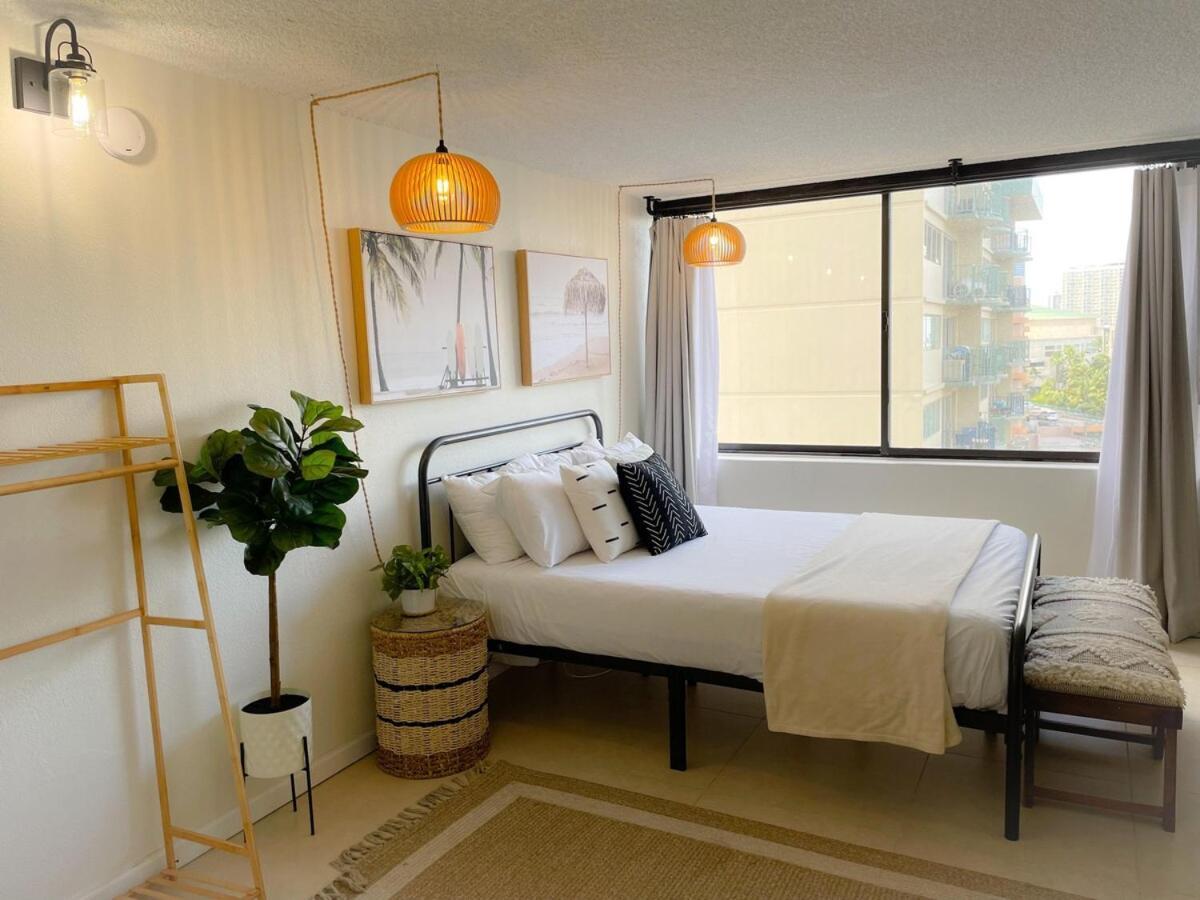 Modern Surf Chic In Waikiki *
