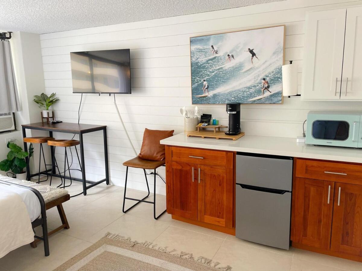 Modern Surf Chic In Waikiki *