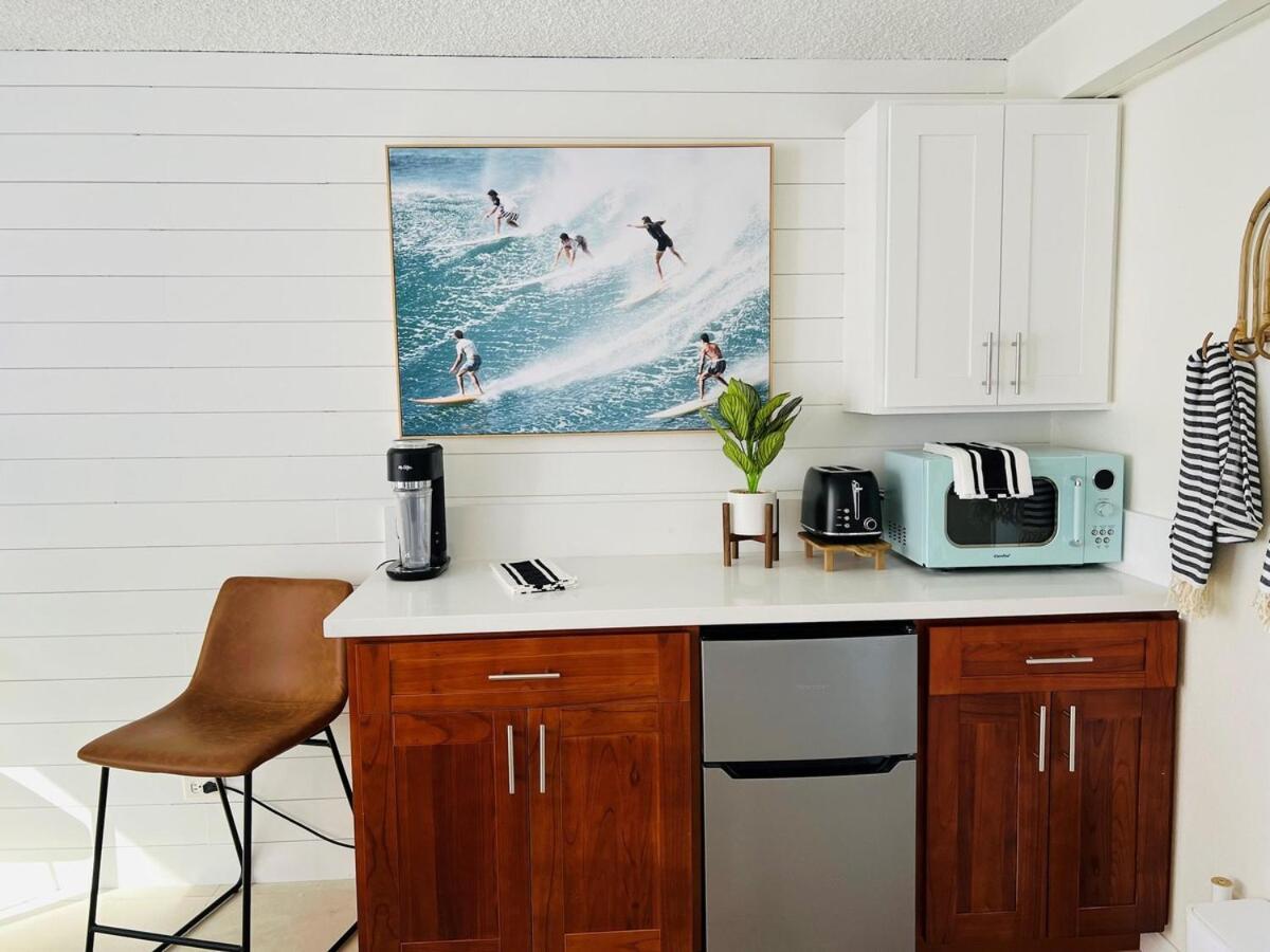 Modern Surf Chic In Waikiki *